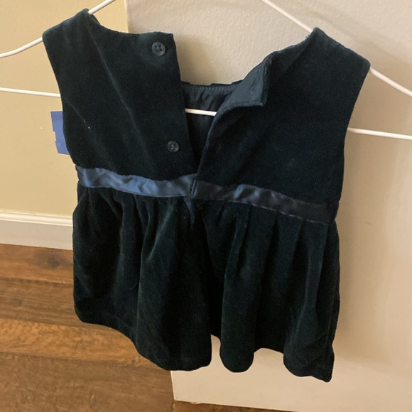 Girls size 18 months green velvet dress - Picture 2 of 2